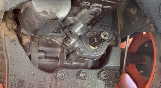 kubota kx040 4 hydraulic leaks