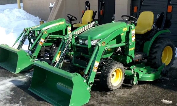 similarities between the john deere 1025r vs 2025r